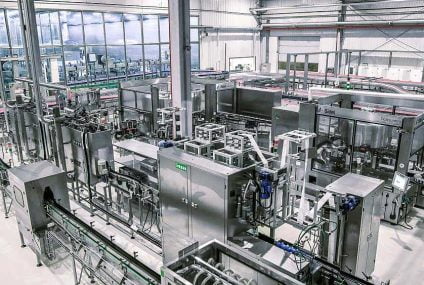 Aseptic flexible production for high and low acid, still and carbonated beverage in PET