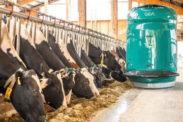 Modern dairy farms: the next generation for milking and feeding