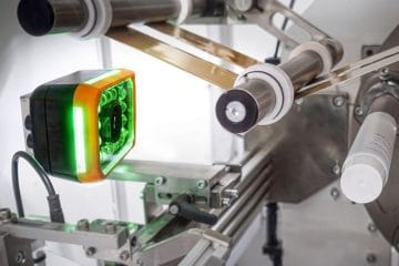 Smart camera with artificial intelligence: flexibility and speed